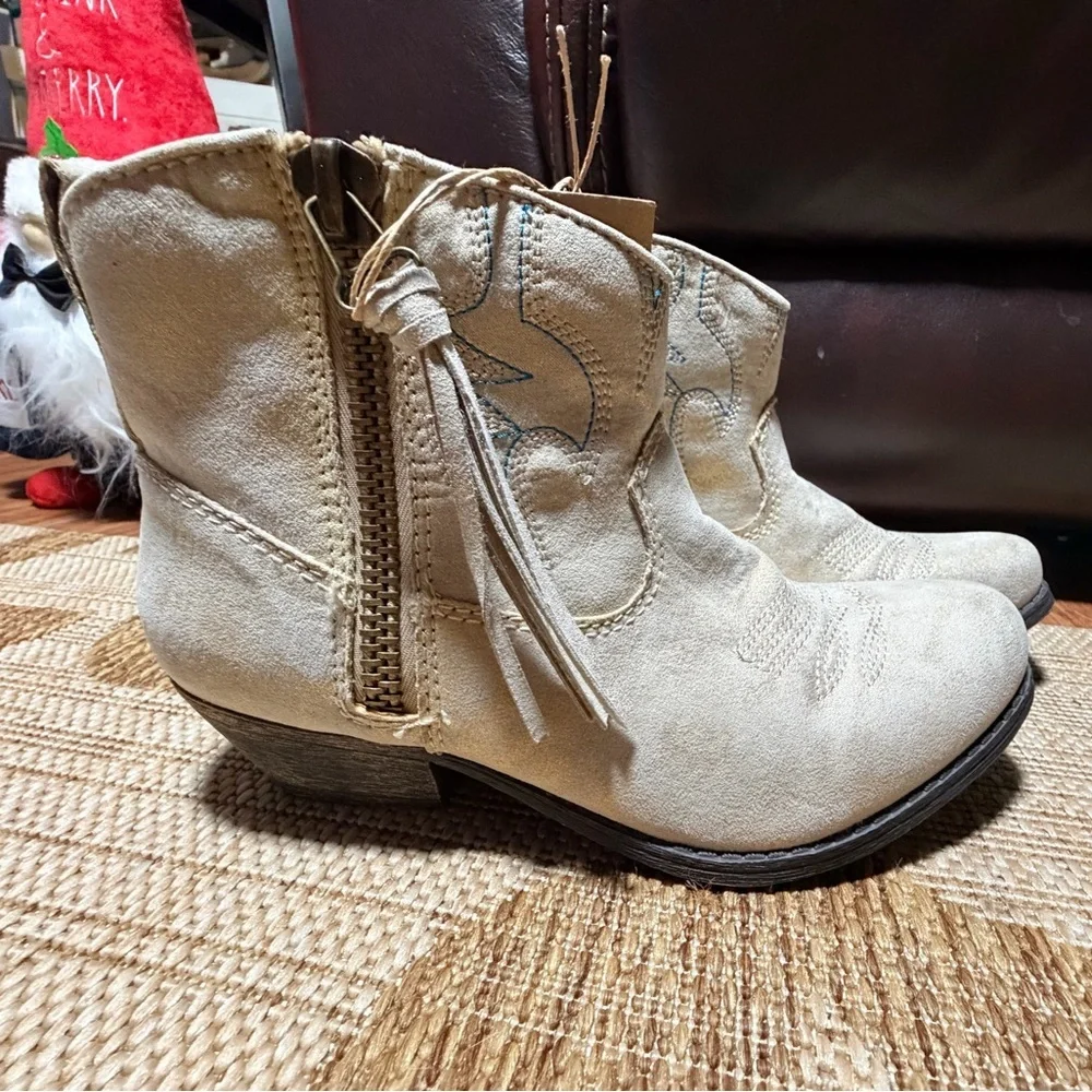 BIG BUDDHA Cowgirl Cowboy Gold shimmer Ankle Boots, BNWT Size 8 - Picture 1 of 14
